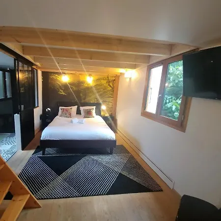 Maison Jardin Et Parking Prive Dans